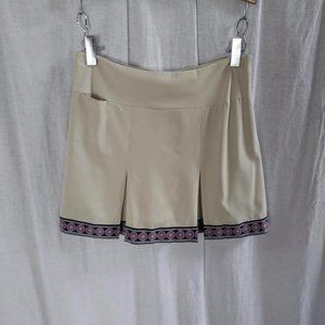 Golftini creme colored pleated golf skorts Size 4